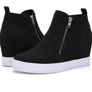 Black wedge sneaker, size 9, nwt